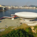 Mão na massa: obras de melhoria no Morro do Preventório, em Niterói, são feitas pelos próprios moradores