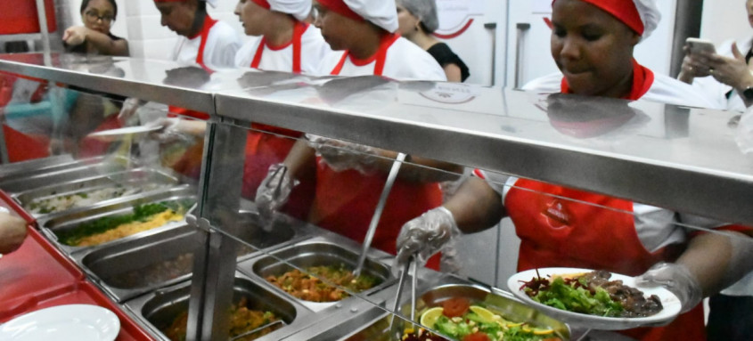 Niterói comemora 450 anos e ganha nova unidade do Restaurante Popular