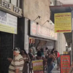 ‘Gabaritamos!’: Presidente de honra da Viradouro vibra ao levantar taça na quadra em Niterói