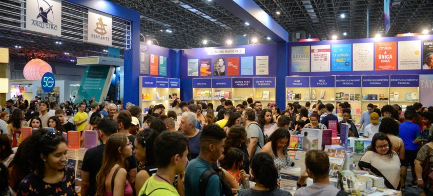 Polícia prende suspeitos de usar nome da Bienal do Livro para aplicar golpes