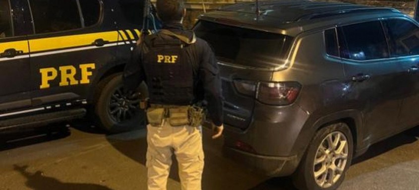 Polícia Rodoviária Federal recupera carro clonado em Niterói