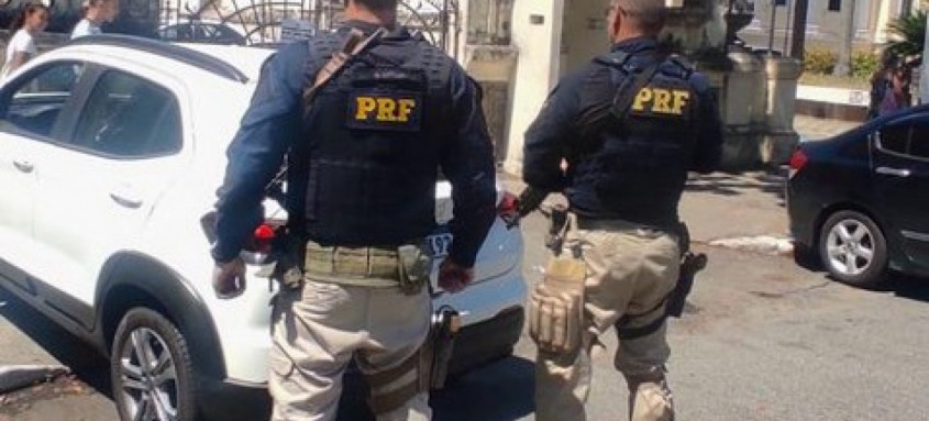 Carro clonado é recuperado pela Polícia Rodoviária Federal em Niterói