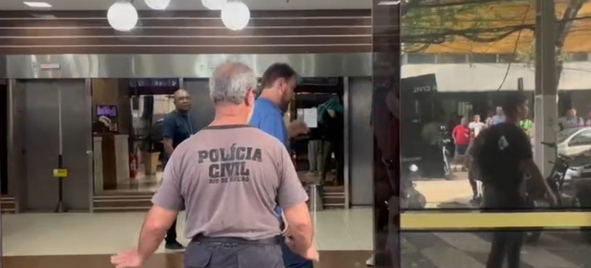 Polícia Civil destrói call center fraudulento em Niterói