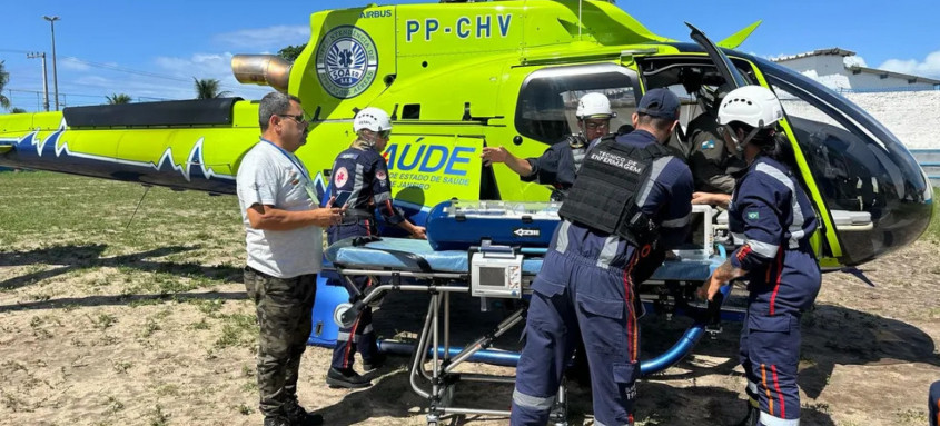 Bebê prematuro é transferido de helicóptero para UTI em Niterói