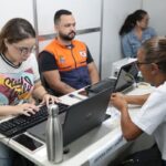 Niterói fiscaliza praias, orienta banhistas e comerciantes sobre o uso de garrafas