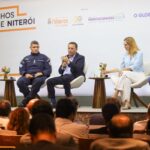 Veículo usado por criminosos em sequestro de jovem em Niterói é encontrado queimado em Caxias