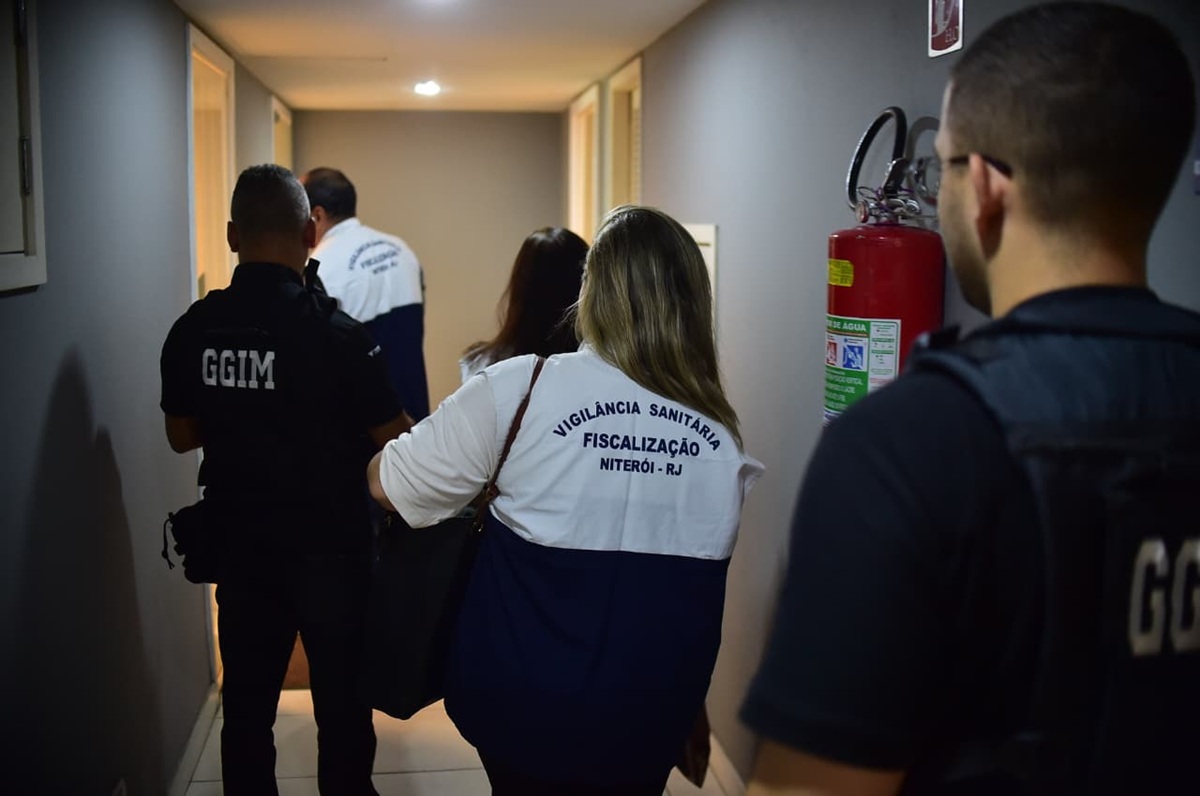 Ação integrada interdita clínica de estética em Icaraí 