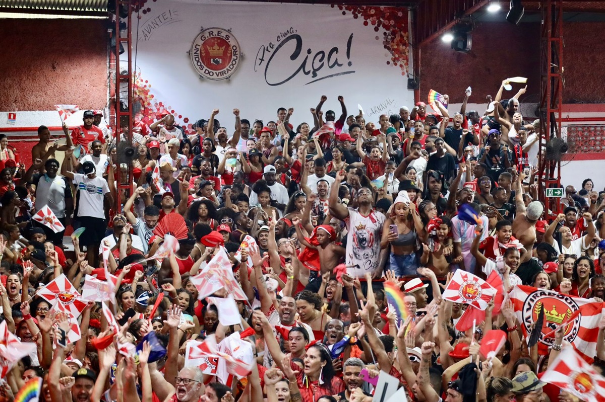 Prefeito Rodrigo Neves vibra com título da Viradouro e diz que enredo sobre Mestre Ciça é homenagem à cultura popular brasileira