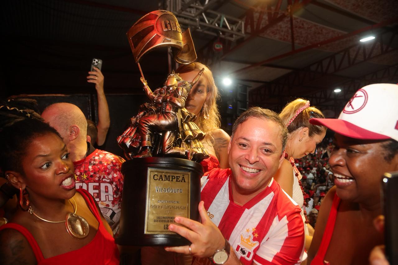 Prefeito de Niterói anuncia novo desfile da campeã Viradouro, no dia 7 de março