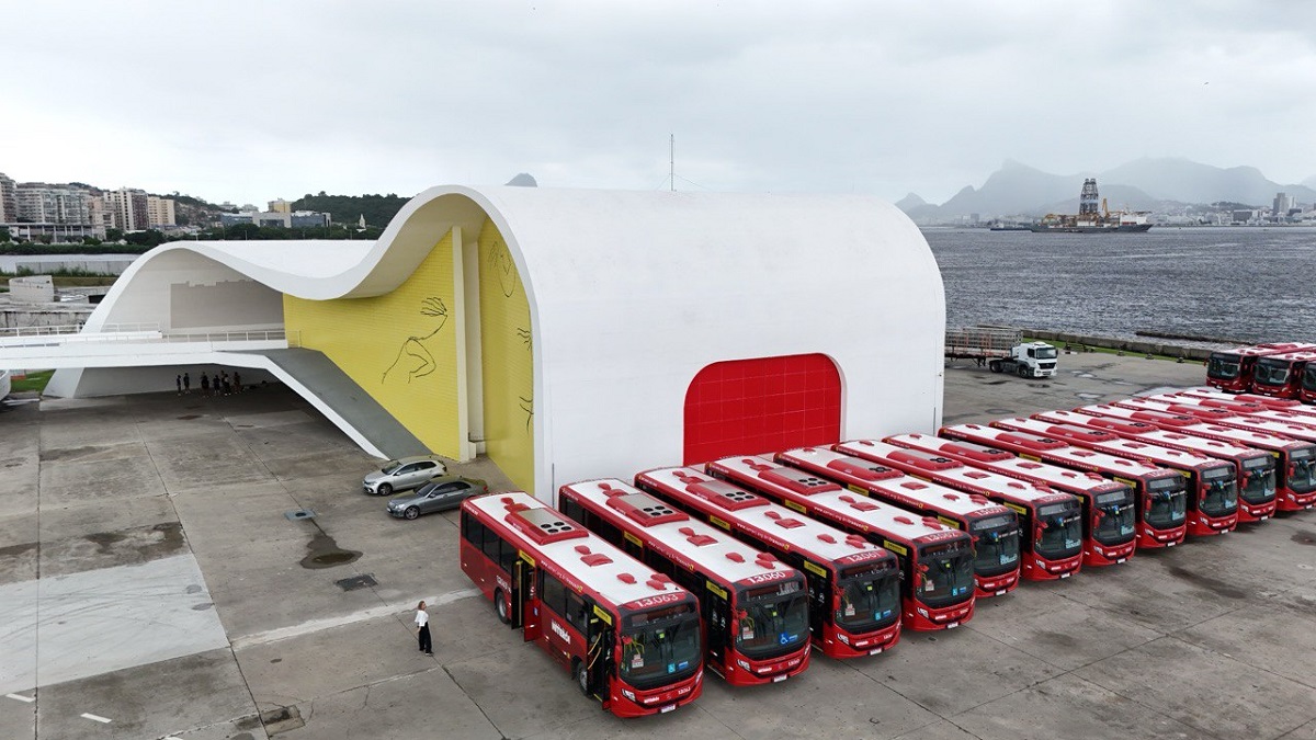 Prefeitura de Niterói e consórcio Transnit apresentam 39 novos ônibus com ar-condicionado para a Região Norte