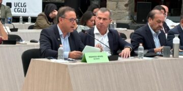 Prefeito Rodrigo Neves lança convite no México para que Niterói sedie reunião do Bureau Executivo da CGLU em 2027