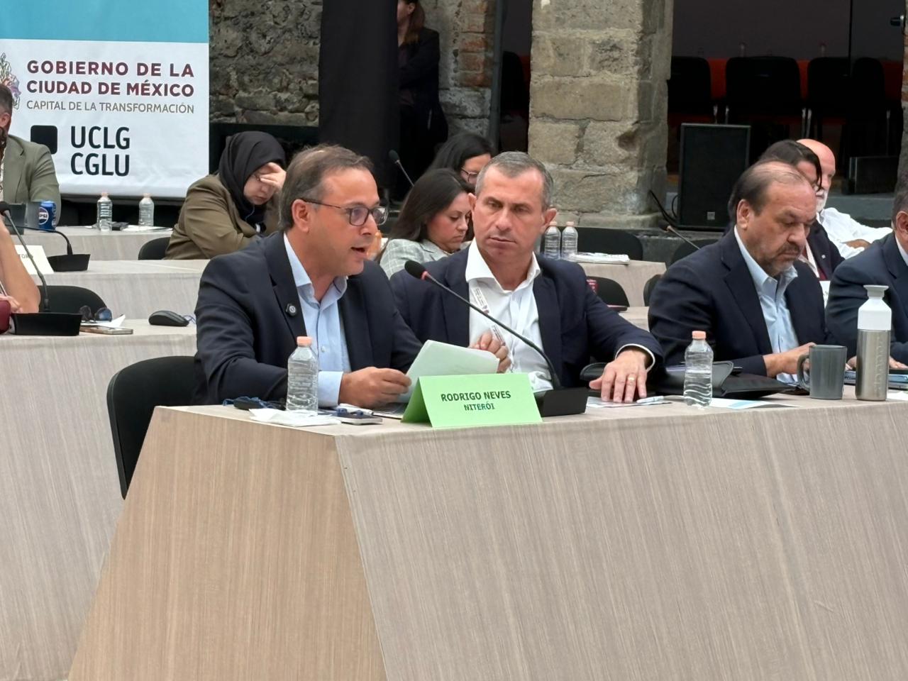 Prefeito Rodrigo Neves lança convite no México para que Niterói sedie reunião do Bureau Executivo da CGLU em 2027