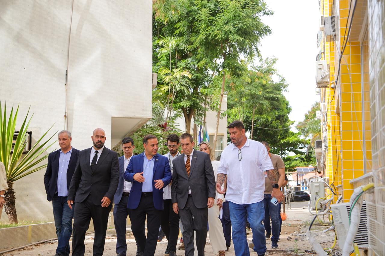 Prefeito Rodrigo Neves vistoria obras da Cidade da Polícia de Niterói