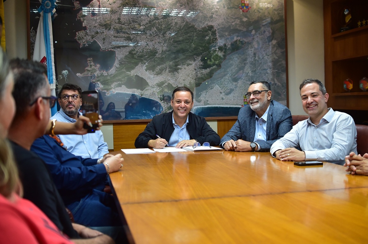Prefeito Rodrigo Neves lança editais para obras de urbanização em Várzea das Moças