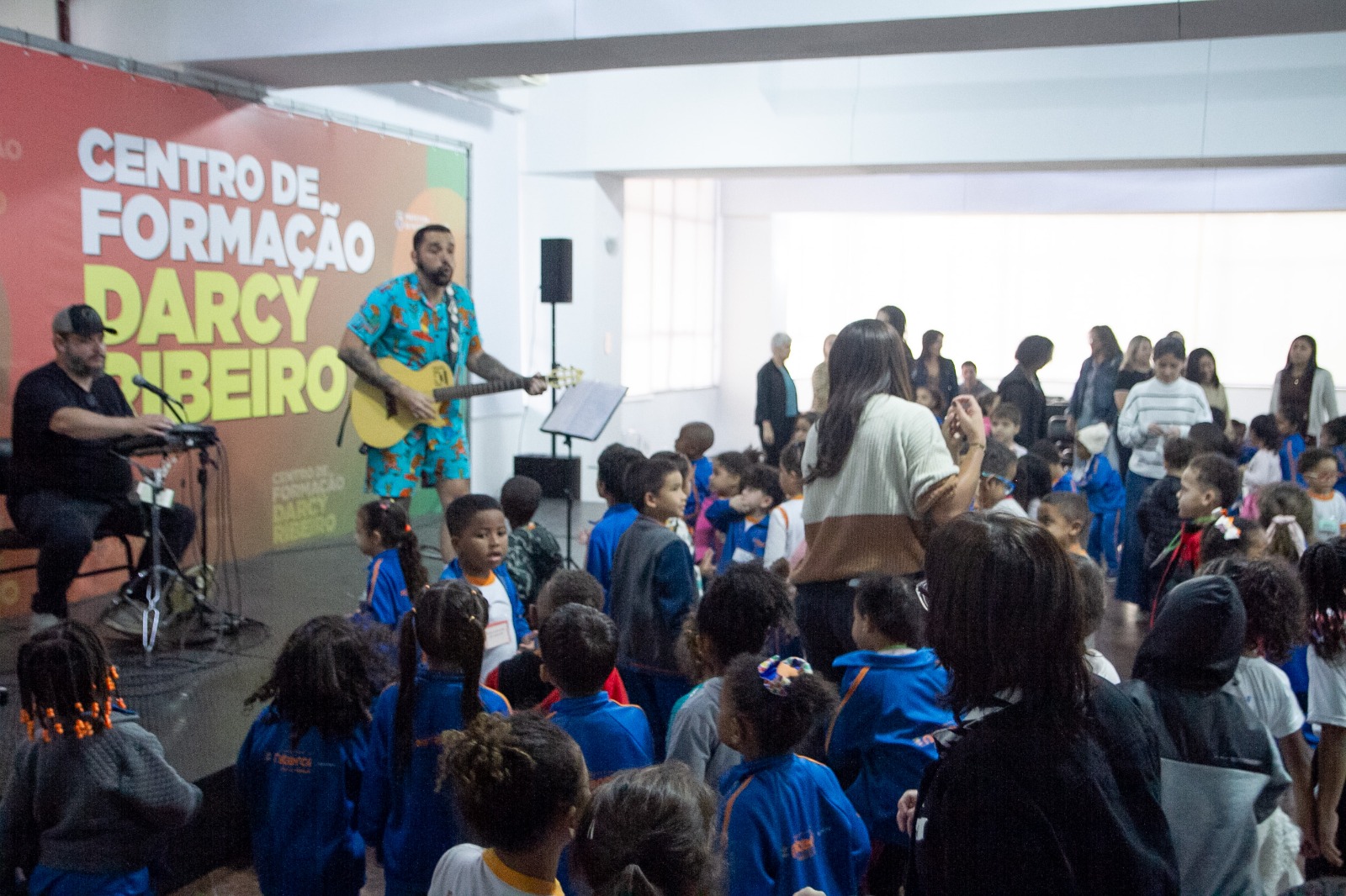 Tô de Férias na Escola começa com música, brincadeiras e alimentação de qualidade